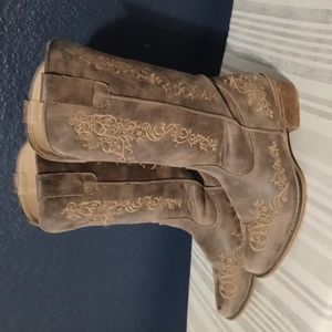 Women's Roper Boots with stitched designs